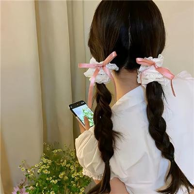 照片里的伴娘
